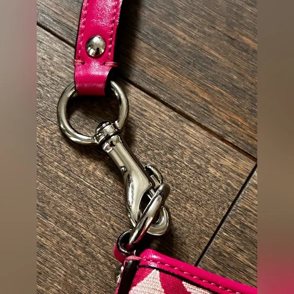 Coach Madison signature Op Art Pink crossbody purse - Picture 5 of 7